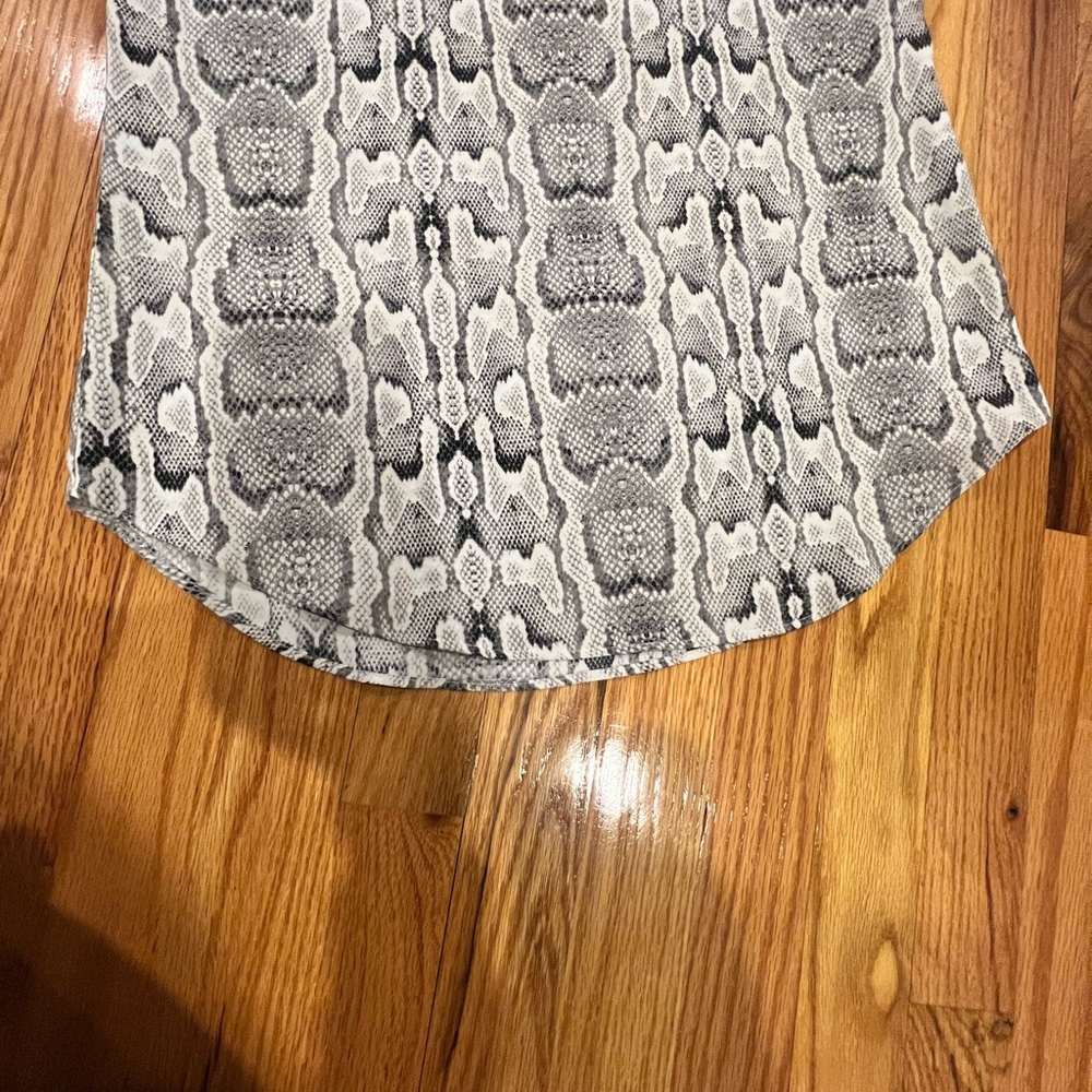 Great condition . Nice soft material .